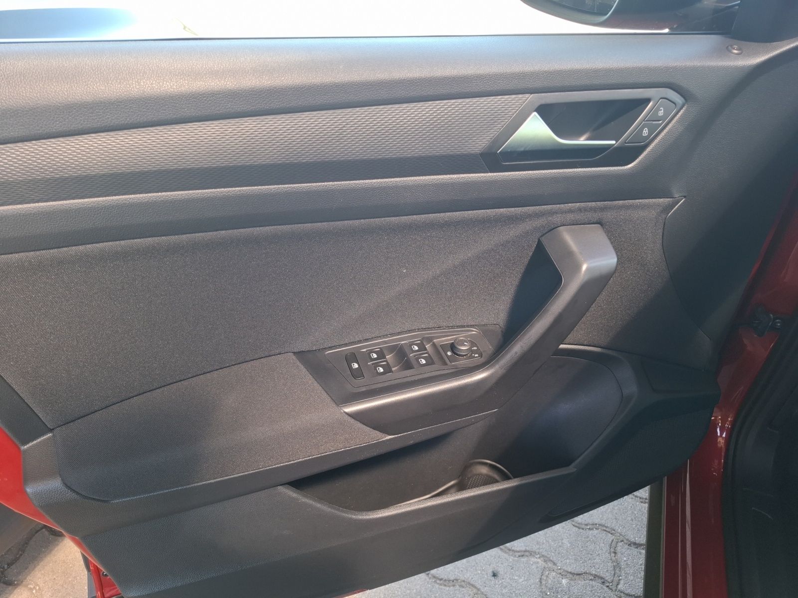 Fahrzeugabbildung Volkswagen T-Roc TSI LED AHK AID LANE Assist