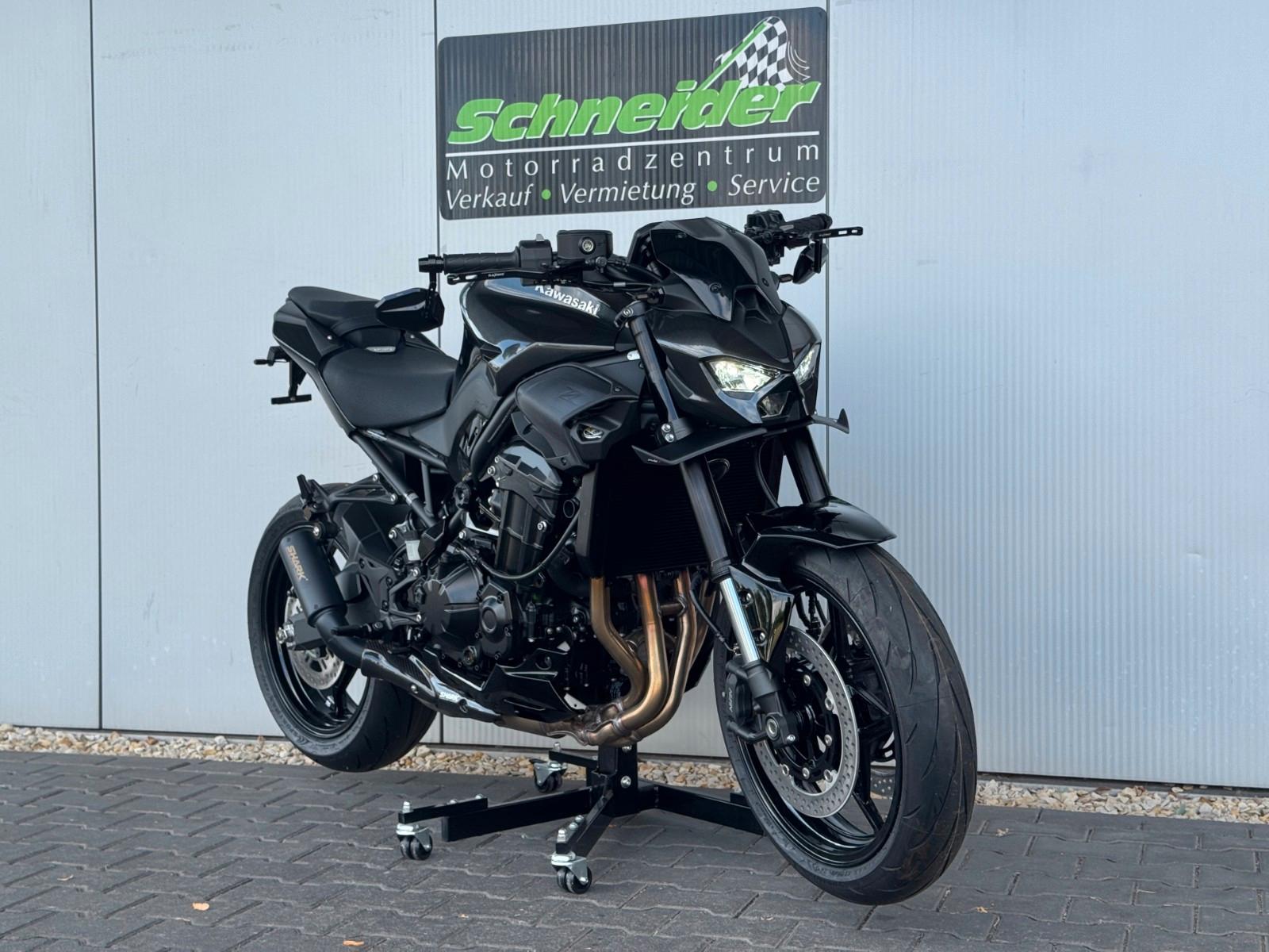 Kawasaki Z900 Black Edition Shark Kurzheck Zentralständer