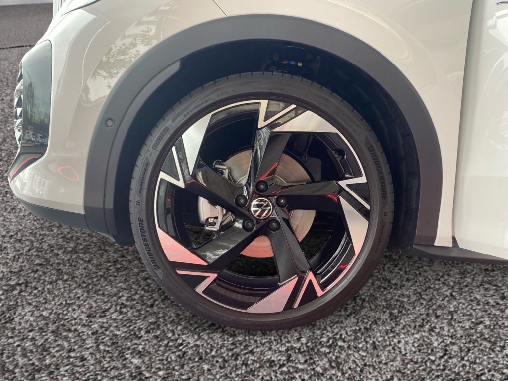 Fahrzeugabbildung Volkswagen T-Roc 1.5 eTSI OPF DSG R-Line / neues Modell