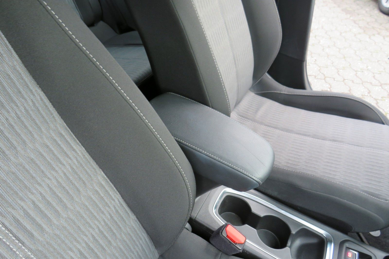 Fahrzeugabbildung Opel Corsa F Edition AUTOMATIK NAVI SITZH. PDC 1.HD