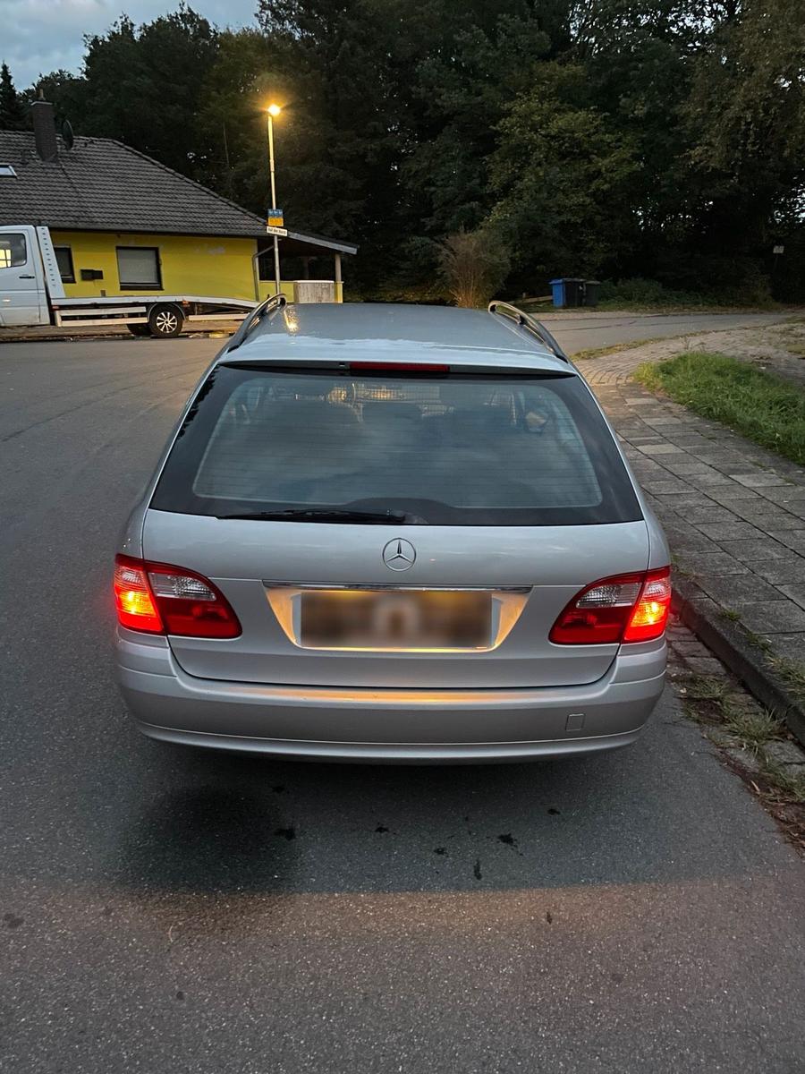Mercedes-Benz E220 2004 — engine 150 HP (110kW)