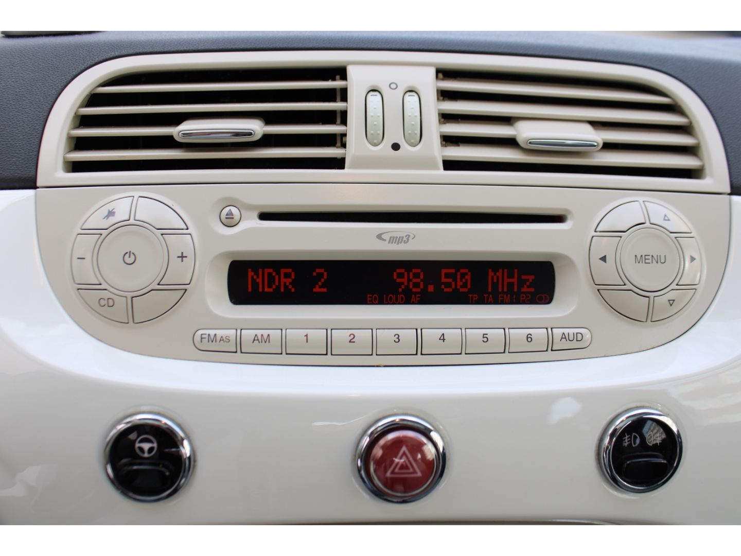 Fahrzeugabbildung Fiat 500 Lounge Klima Radio CD GJR PDC Pano Bluetooth