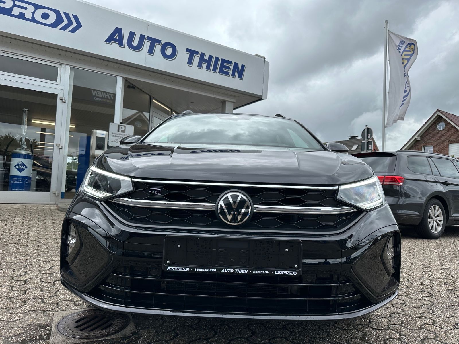 Fahrzeugabbildung Volkswagen Taigo 1.0 TSI R-Line DSG ACC/Matrix/IQ/Shzg./17"