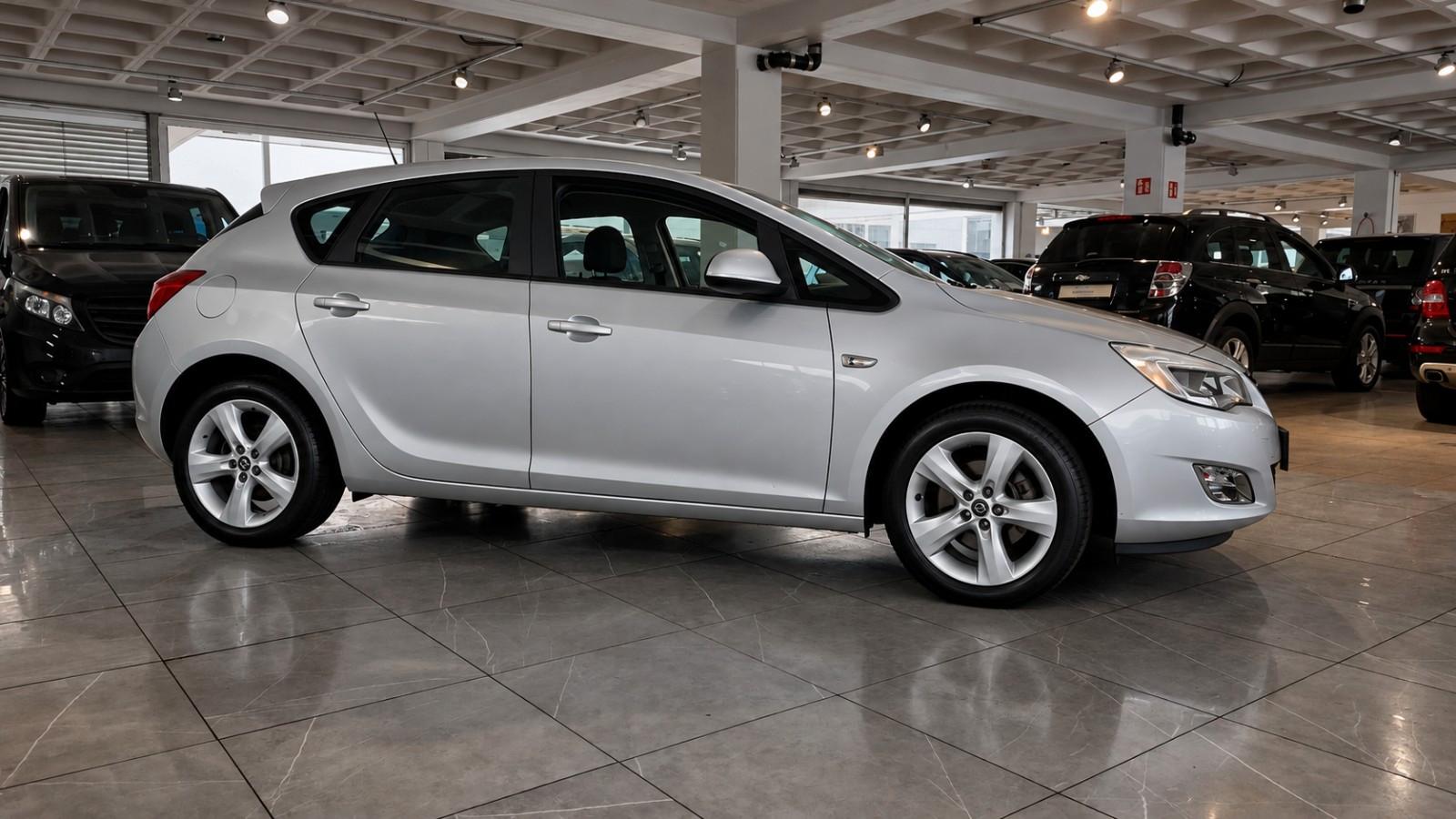 Opel Astra J Lim. 5-trg Edition *Erst 78tkm*Automatik
