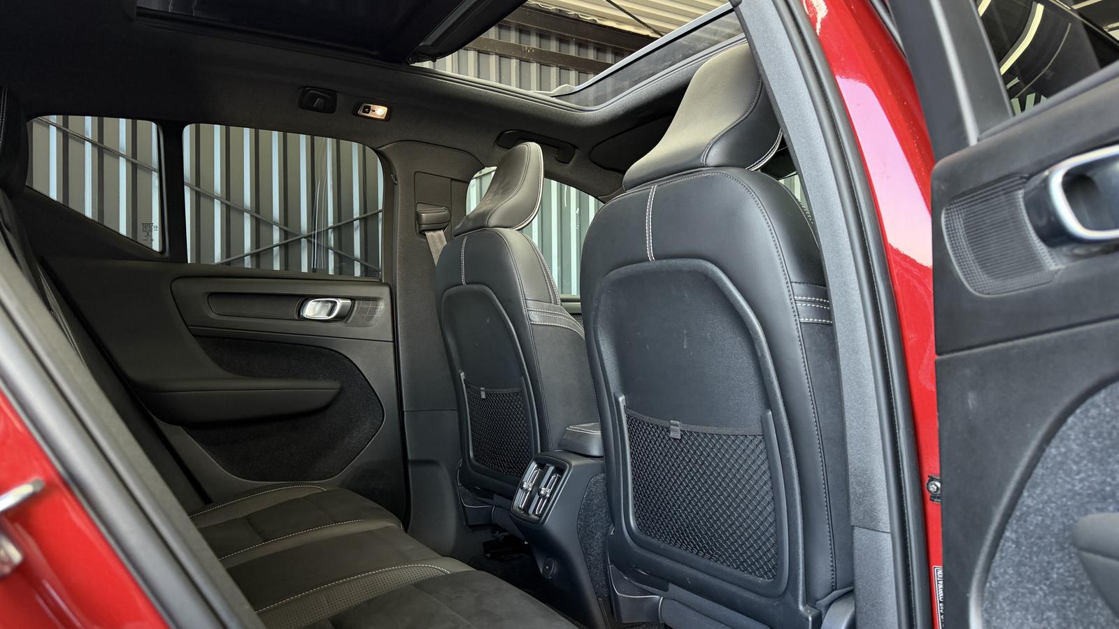 Volvo XC40 R Design 2WD*PANO*KAMERA*HARMAN-KARDON*LANE