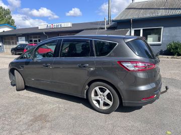 Ford S-Max - 11