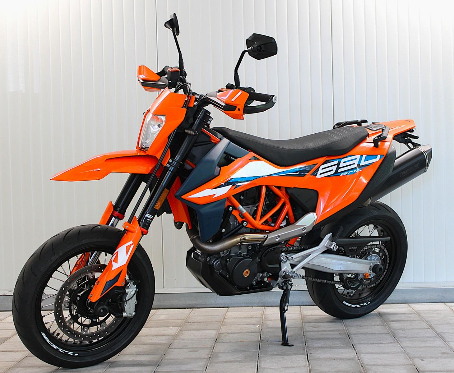 KTM 690 SMC R mit Zubehör und A2 vom Römer Team