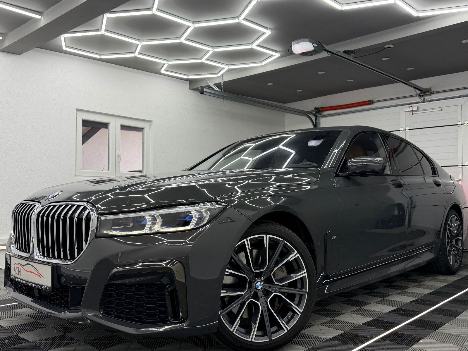 Fahrzeugabbildung BMW 740 d xDrive M SPORT/LASER/HuD/ACC/AHK/LIVE PLUS