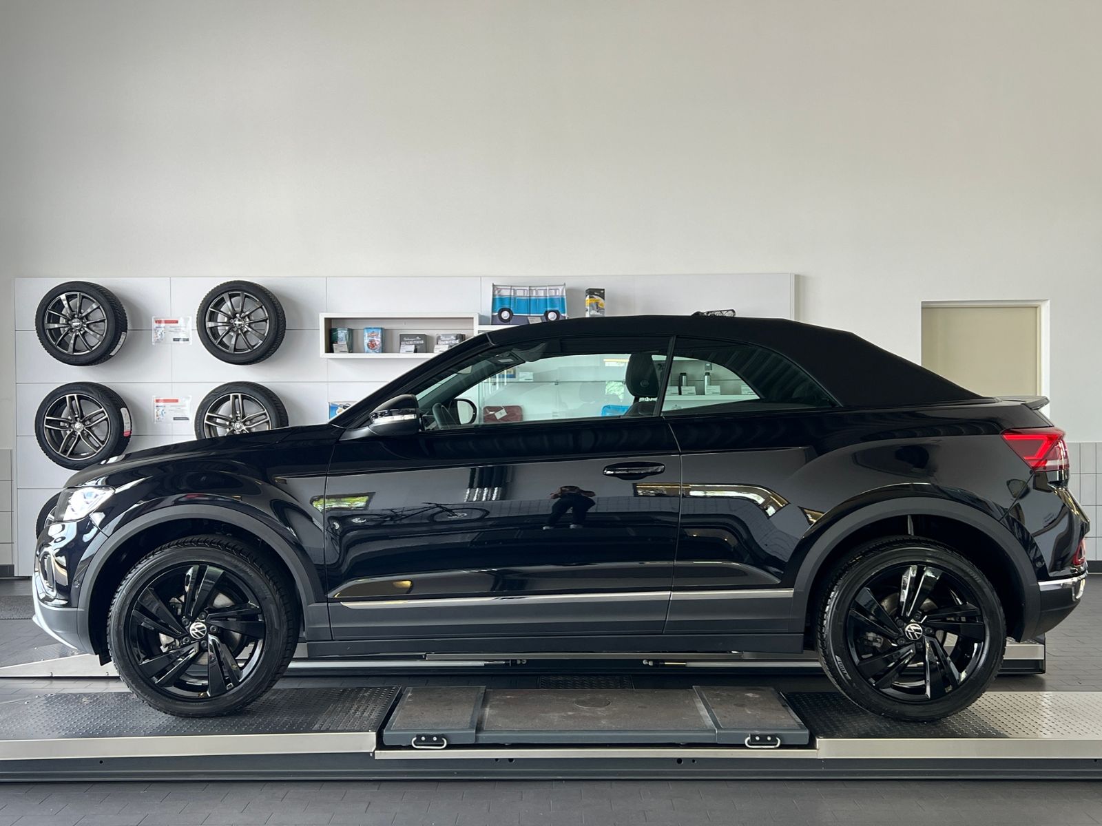 Fahrzeugabbildung Volkswagen T-Roc Cabriolet 1.5 TSI DSG *AHK, LED, Black Sty