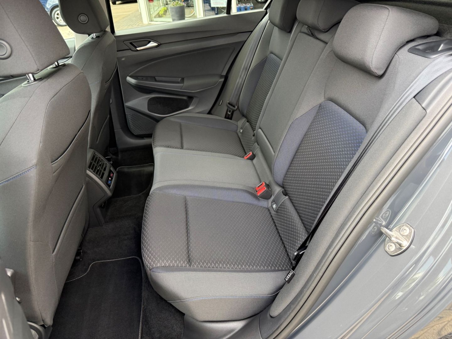 Fahrzeugabbildung Volkswagen Golf VIII United 1,5 TSI Navi Digi Cockpit LED A