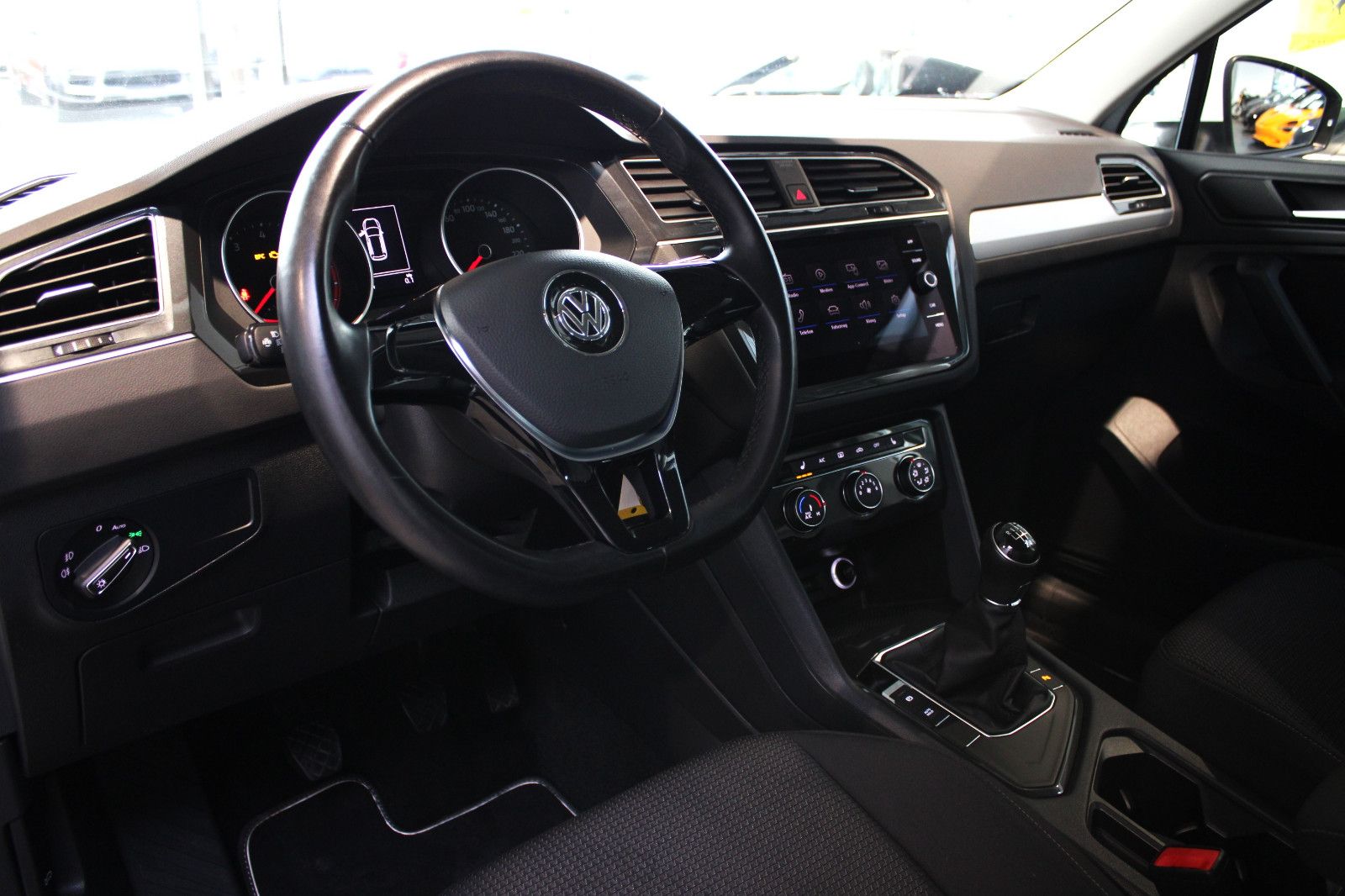 Volkswagen TIGUAN 1.5 TSI ACT + CARPLAY + 8-FACH + 1.HAND! foto 2