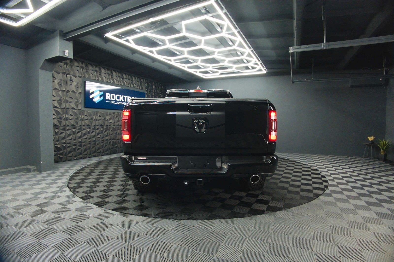 Fahrzeugabbildung Dodge RAM 5.7 V8 HEMI 4x4 Night LARAMIE LONGBED 19%