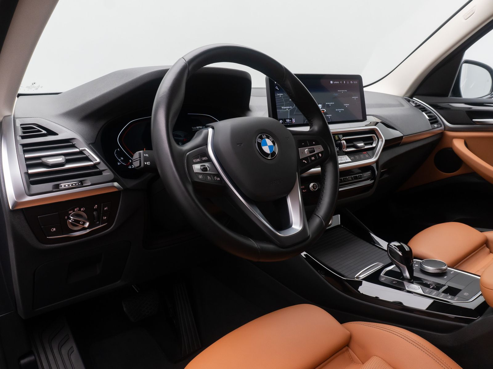 Fahrzeugabbildung BMW X3 xD30i AHK Kamera DAB Komfort Memory Leder 19"