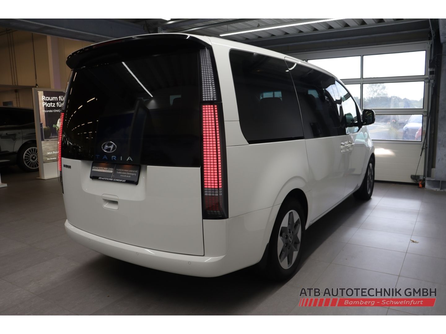 Fahrzeugabbildung Hyundai STARIA Prime 2WD 2.2 CRDi Park-Paket Navi Bose K