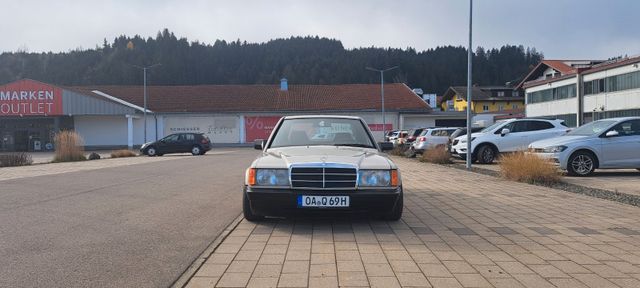 Mercedes-Benz 190E 2.3