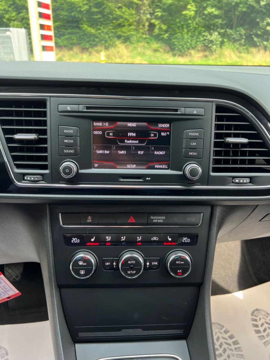 Fahrzeugabbildung SEAT Leon ST Style *SITZHEIZUNG* ROLLO *1.HAND*