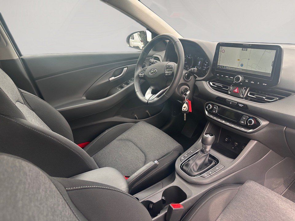 Fahrzeugabbildung Hyundai i30 1.5T 160PS DCT 48V TREND Navi
