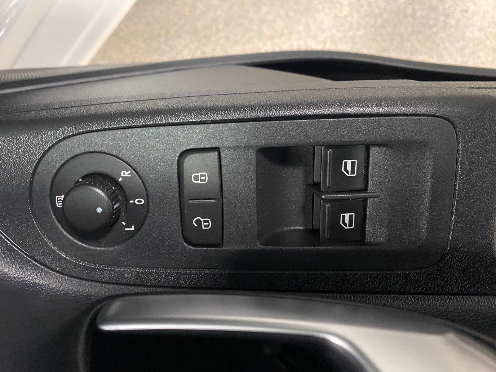 Fahrzeugabbildung Volkswagen up! 1.0 move up!+CHECKHEFT+SITZHEIZUNG+TELEFON+