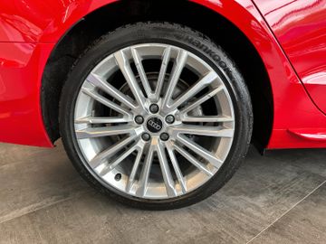 Audi A4 Avant *3-Zonen*ACC*Navi*1-Hand*LED*Spurhalte*
