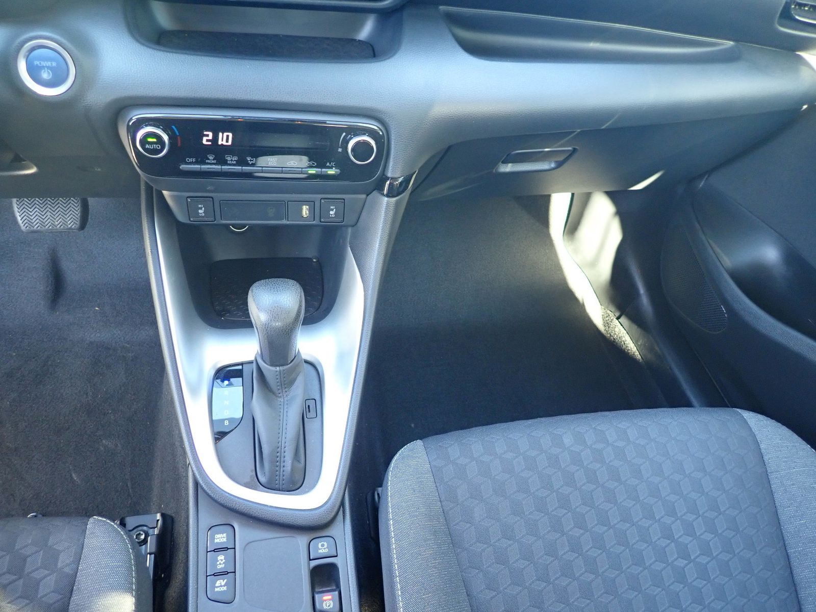 Fahrzeugabbildung Toyota Yaris Hybrid 1.5 Team Deutschland