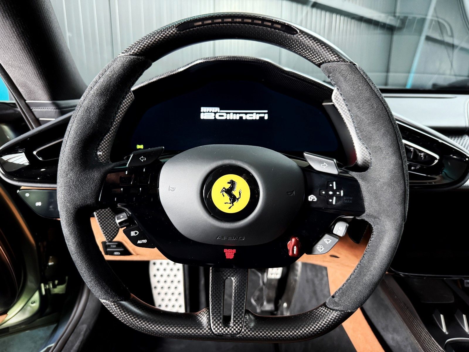 Fahrzeugabbildung Ferrari 12Cilindri + Cabon + Lift + Verde Minerale Metal