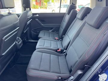 Bild 8 VW Touran SOUND 1.6 TDI DSG 7-Sitzer LED-SW RearVie