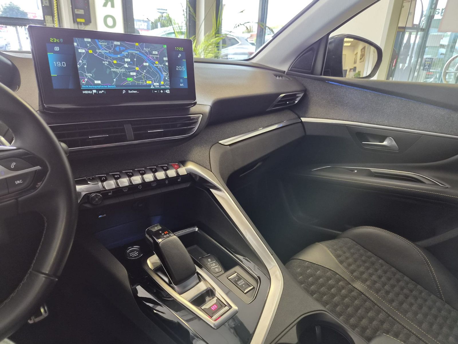 Fahrzeugabbildung Peugeot 3008 Hybrid 225 Roadtrip / LED/KAMERA/GARANTIE