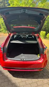 Toyota Corolla 1.8 Hybrid Club 2019 | Rot | AHK - Toyota Corolla Club mit Hybrid-Antrieb (Benzin/Elektro)