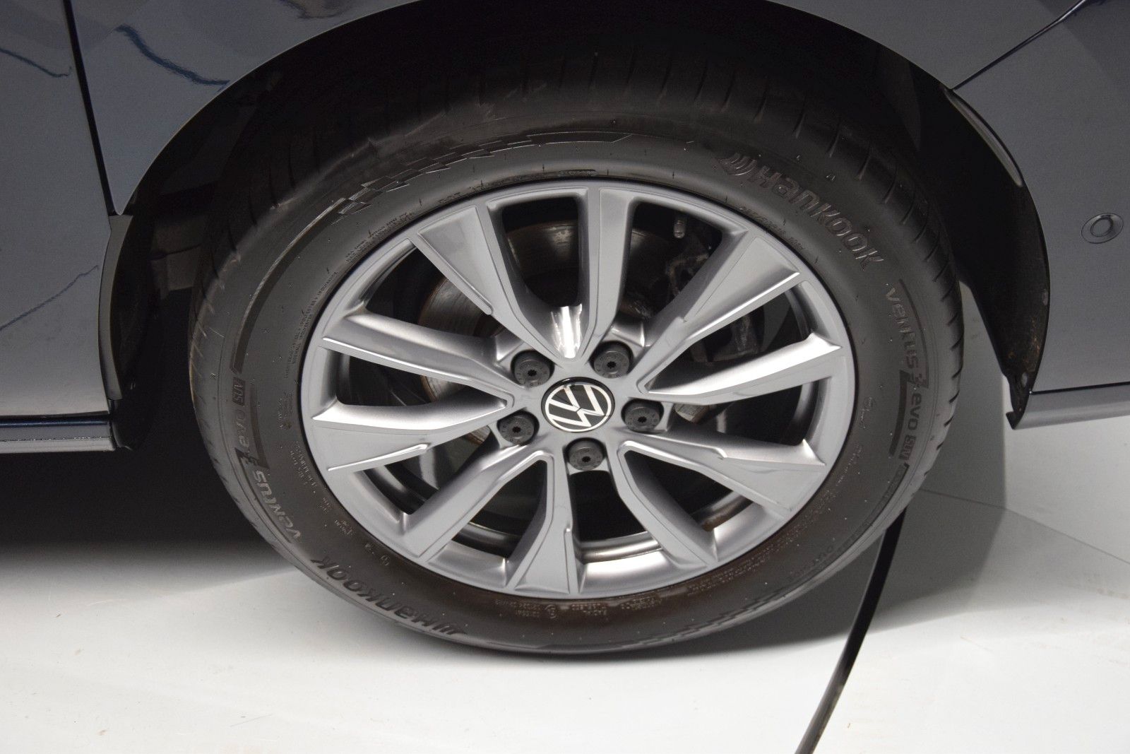 Fahrzeugabbildung Volkswagen T7 Multivan Pano ACC Keyless 3-Zonen Standheiz