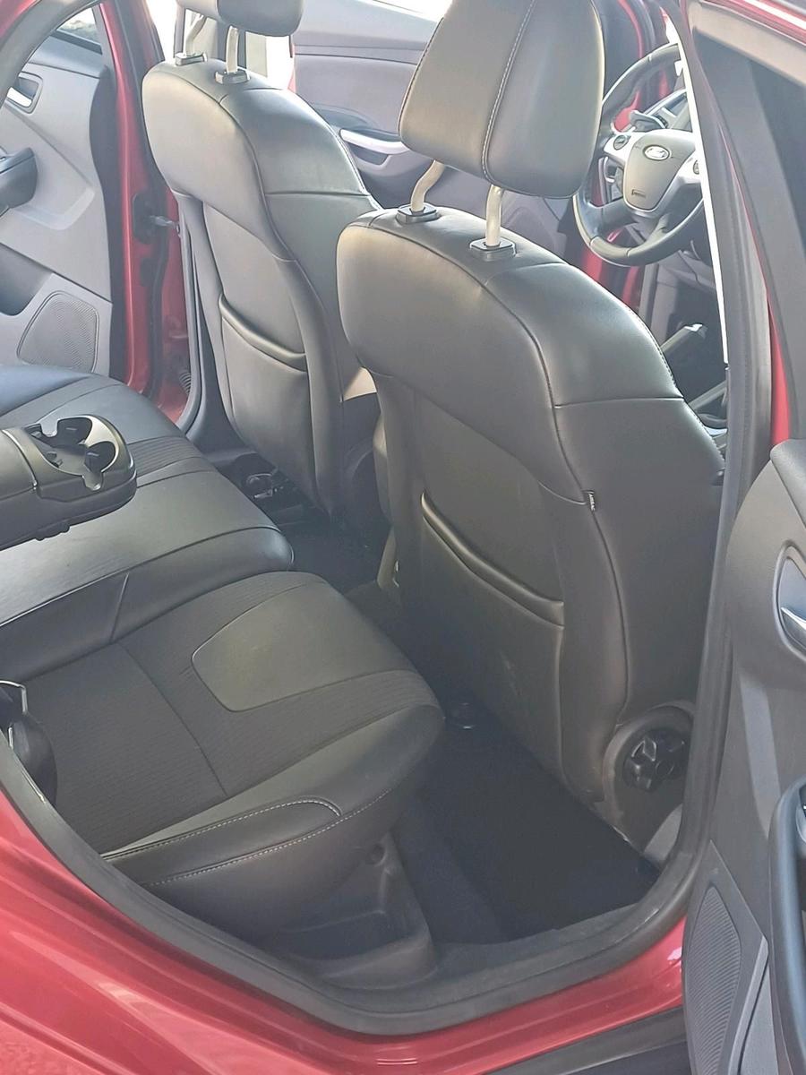 Ford Focus 2013 — photo 12