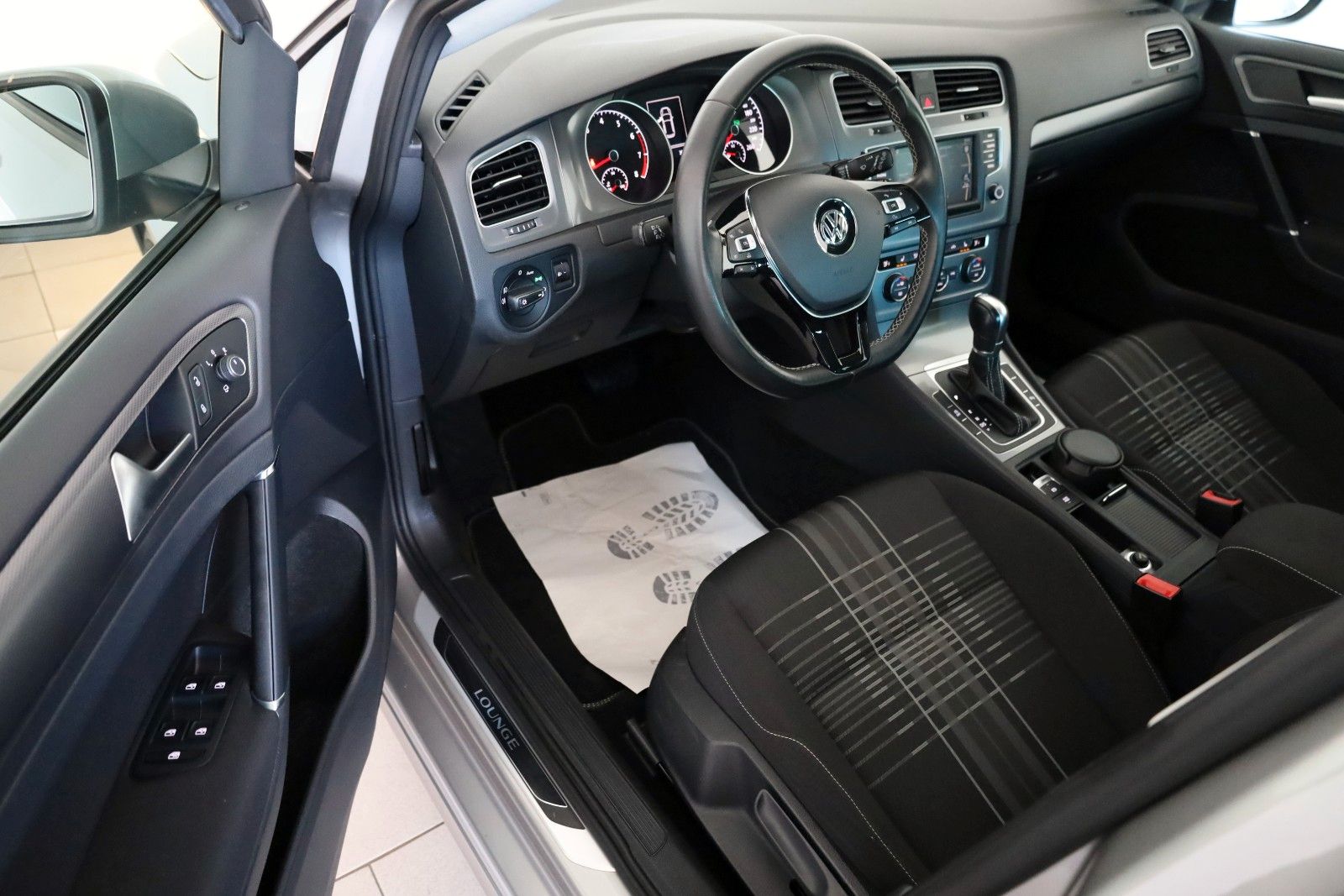 Fahrzeugabbildung Volkswagen Golf VII Lim. Lounge Navi,SH,PDC