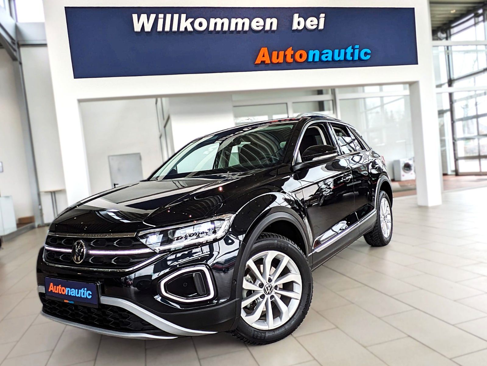 Fahrzeugabbildung Volkswagen T-Roc 2.0 TDI STYLE NAVI SHZ ACC LED CAM AHK