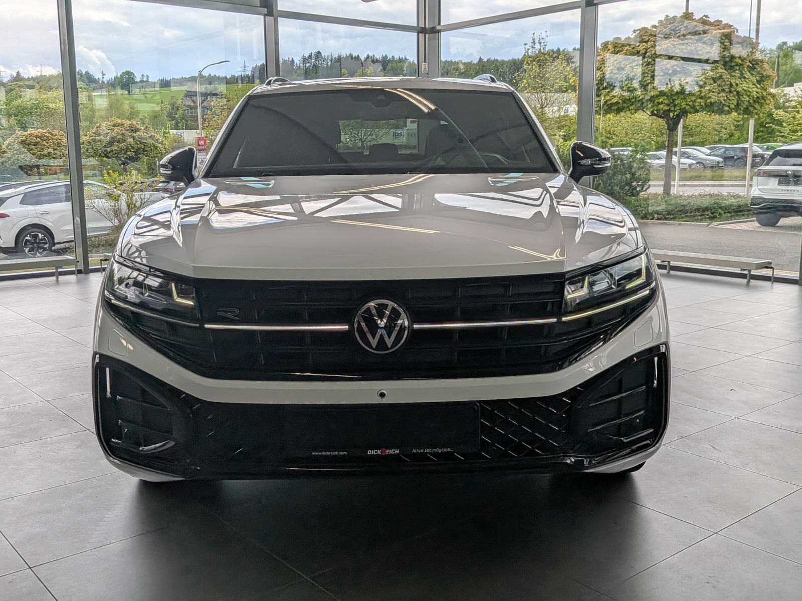Fahrzeugabbildung Volkswagen Touareg 3.0TDI 4M R-Line VOLL Black 22" UPE 114T