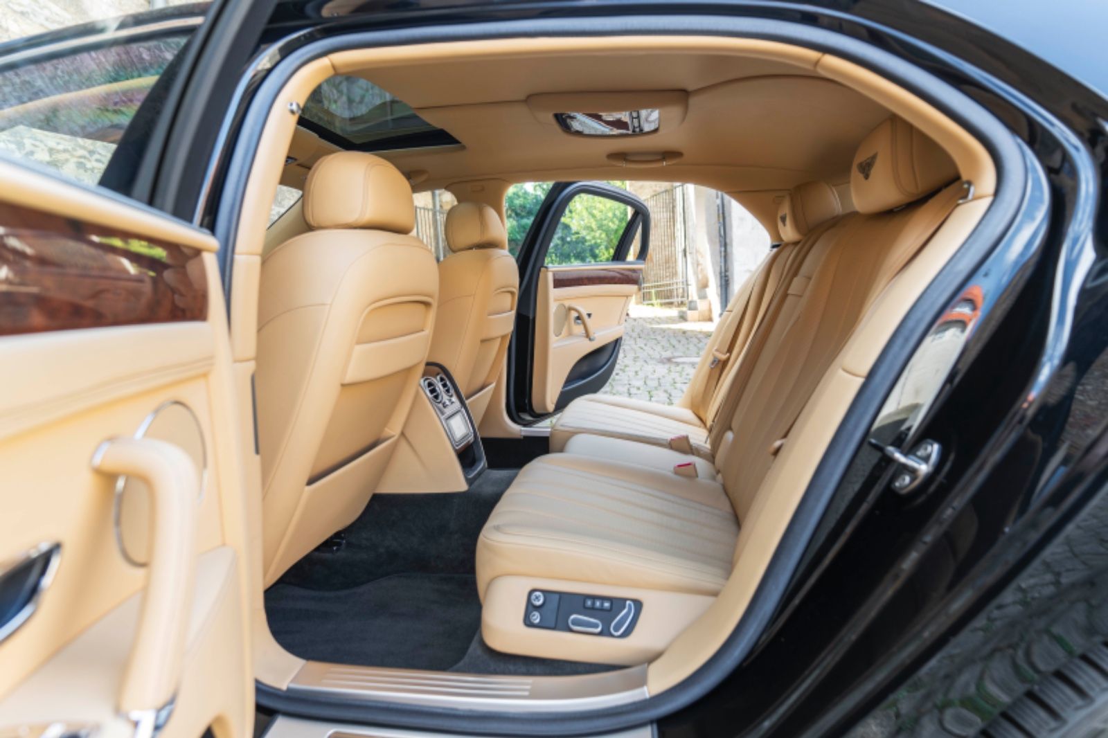 Fahrzeugabbildung Bentley Flying Spur 6.0 W12 Autom. Bixenon NAVI PDC KAM