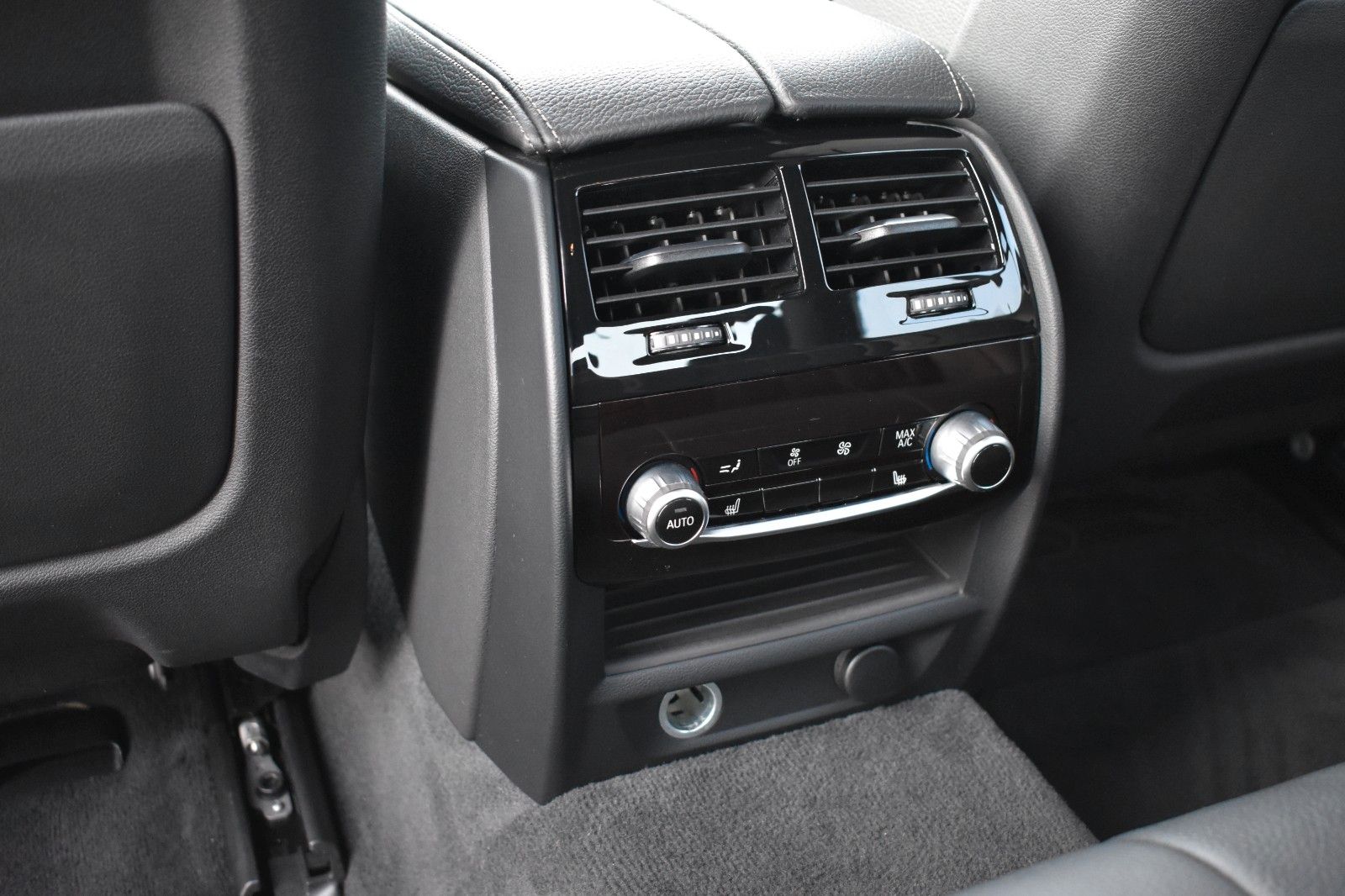 Fahrzeugabbildung BMW M550 i Limo. xDrive DAB Gestik Massage HUD ATM