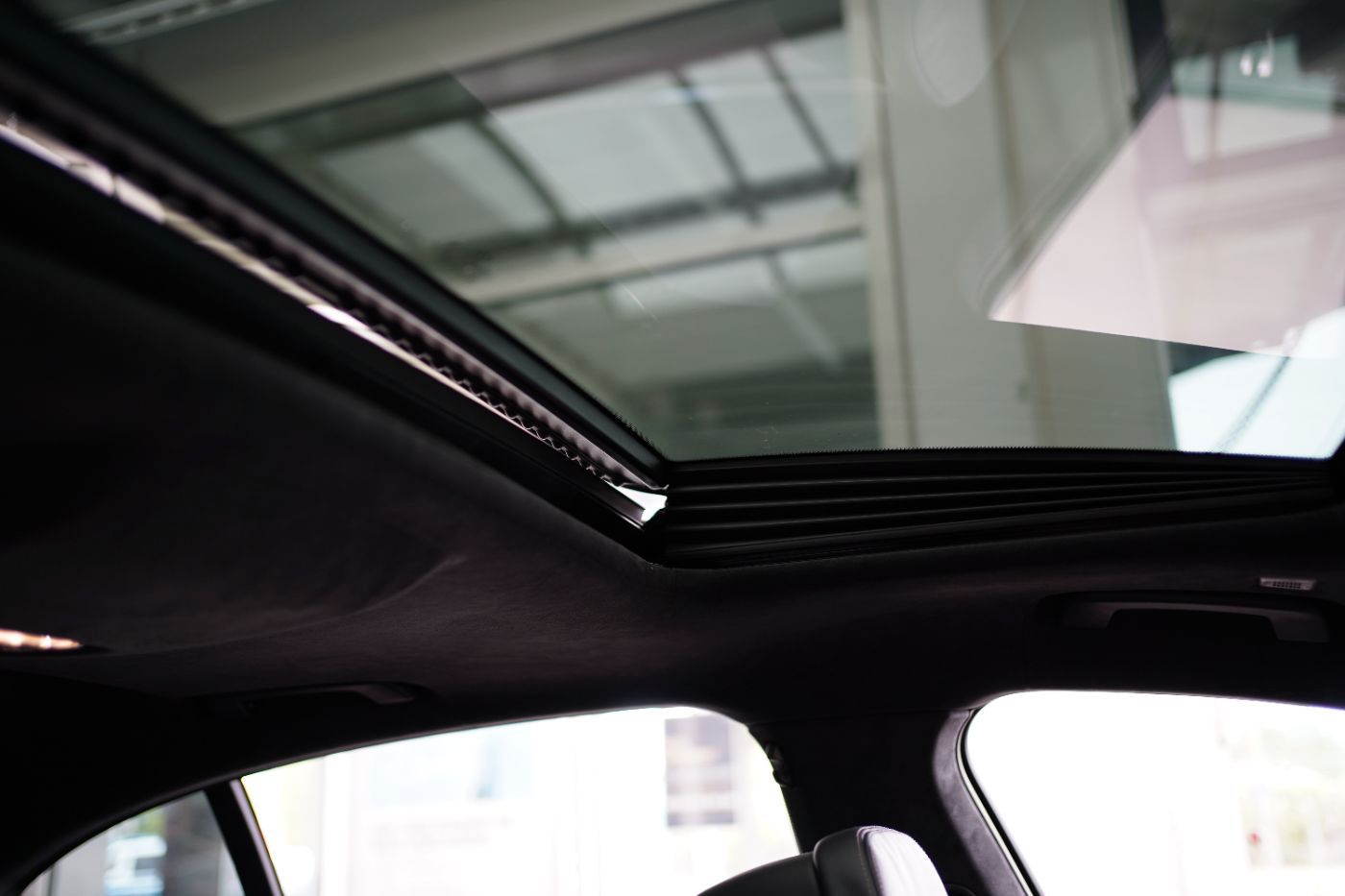 Fahrzeugabbildung BMW 750i xDrive +ferngest. Parken+Komfortsitze v&h++