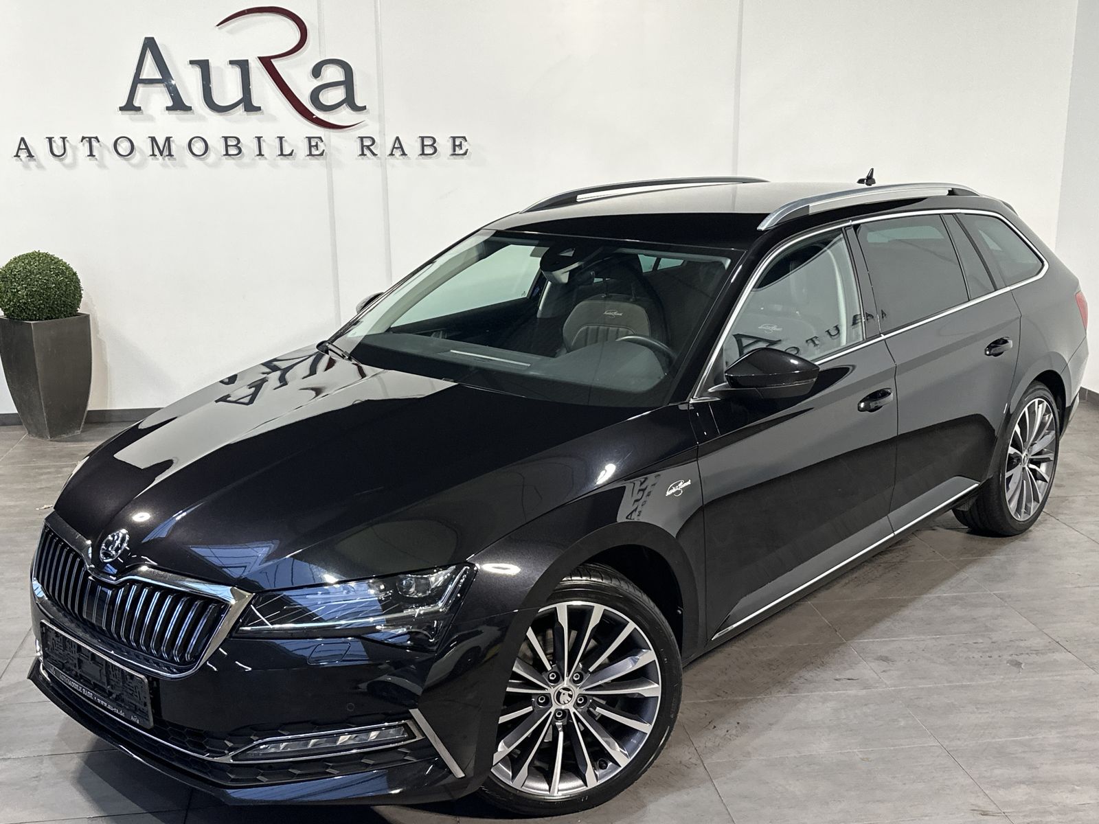 Fahrzeugabbildung SKODA Superb Combi 2.0 TDI DSG L&K NAV+LED+AHK+19ZOLL