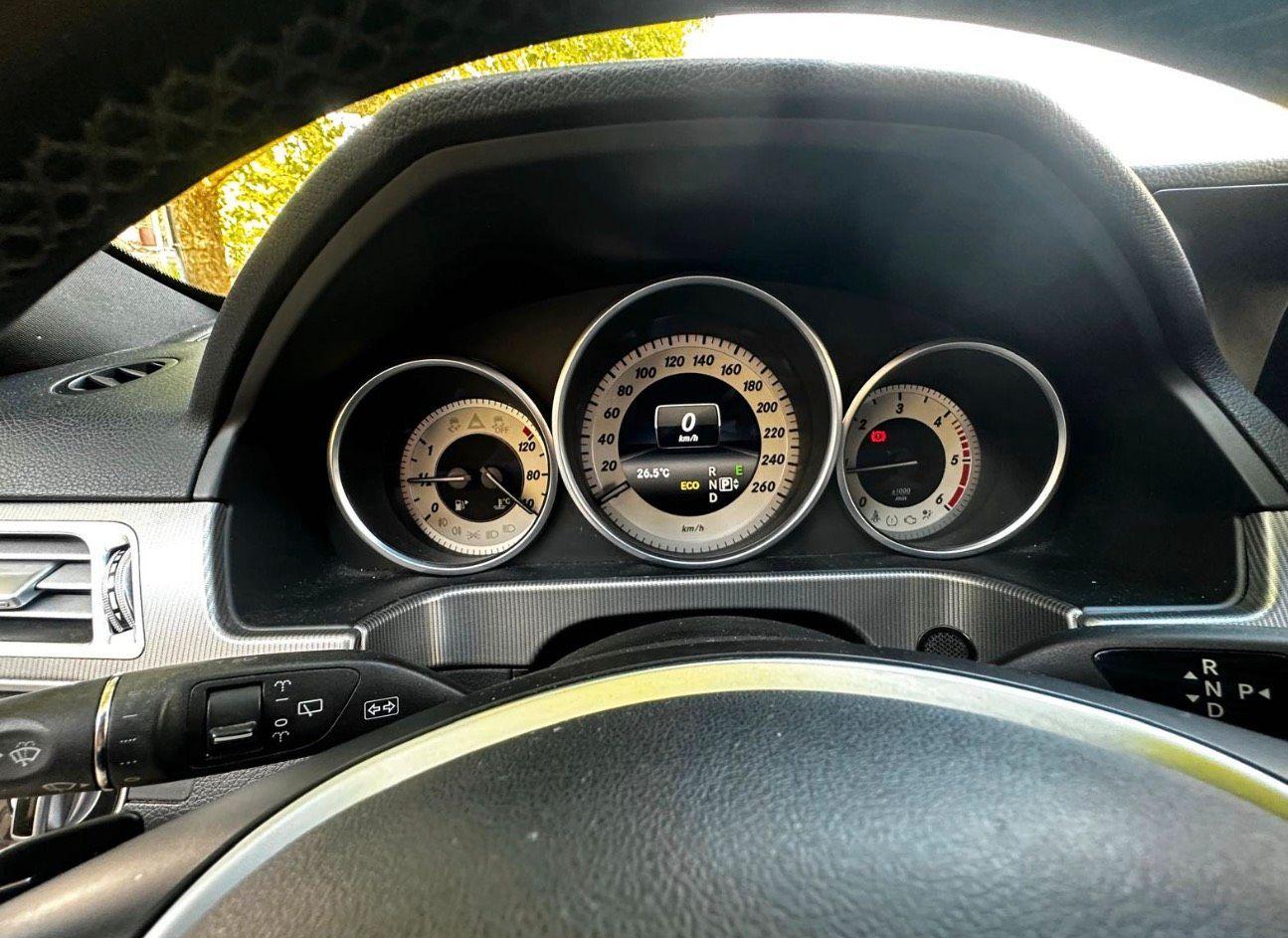 Mercedes-Benz E220 2013 — photo 9