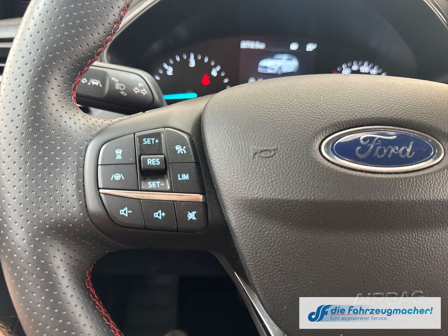 Fahrzeugabbildung Ford Focus ST-Line Navi LED ACC Apple CarPlay Android