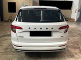 Skoda Karoq 2.0 TDI DSG 4x4 "SPORTLINE"LED"AHK"PANO" - weiße Skoda Karoq