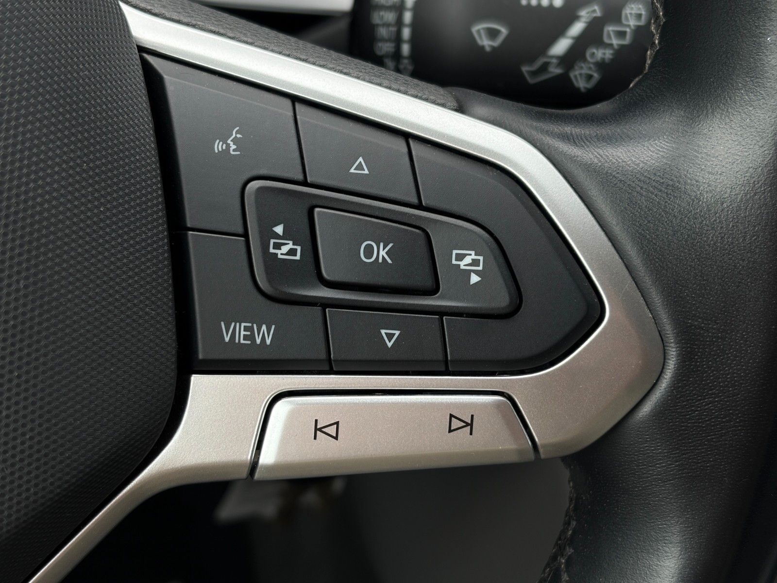 Fahrzeugabbildung Volkswagen T6.1 California Ocean 2.0 TDI Hub Küche Markise