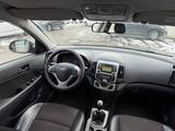Hyundai i30 1.4  Intro Edition - Hyundai i30 aus 2011 mit Benzin-Antrieb: Kombi