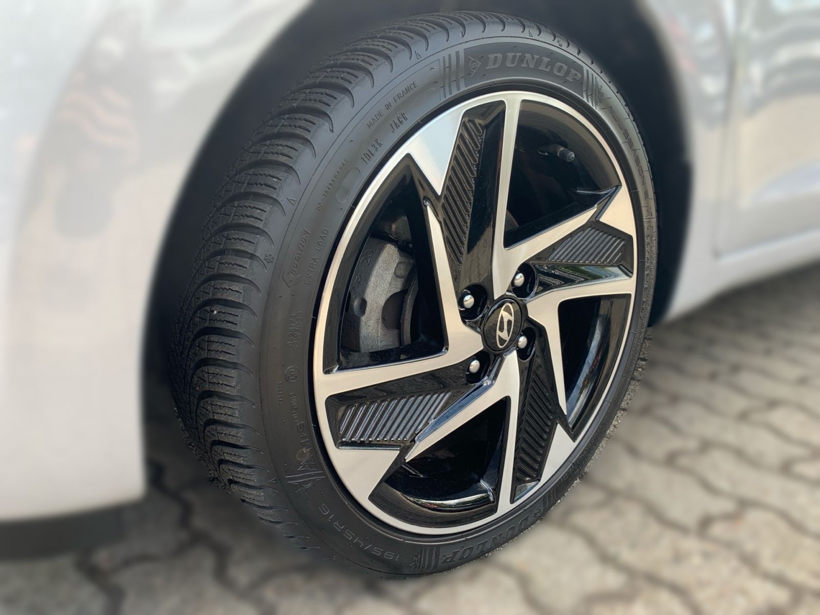 Fahrzeugabbildung Hyundai i10 1.2 Prime Navi Allwetter