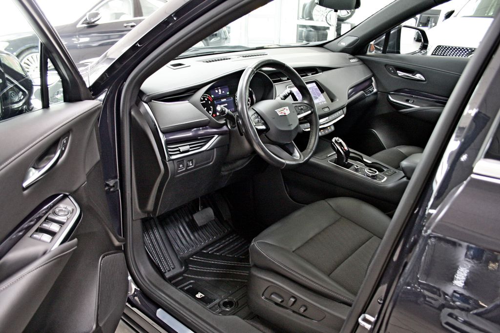 Cadillac XT4 350T AWD LUXURY PANO KAMERA TOTW SPUR BOSE