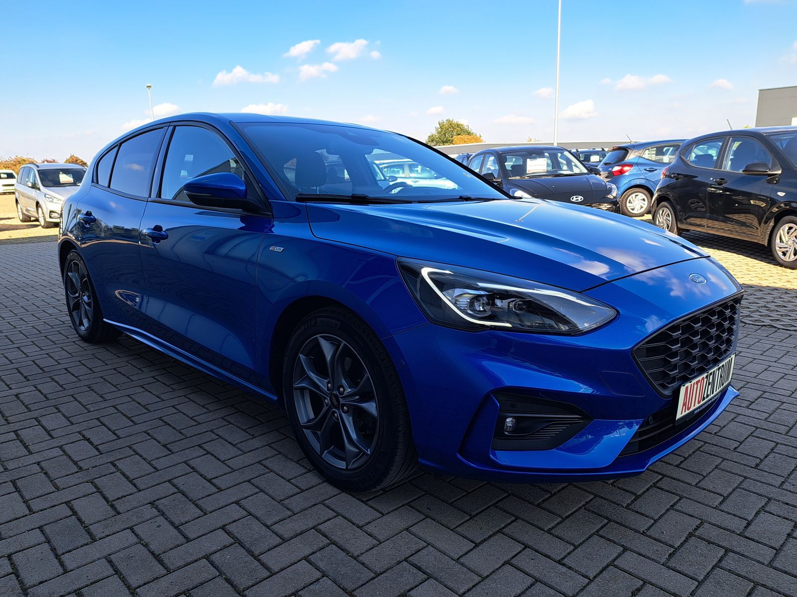 Fahrzeugabbildung Ford Focus ST-Line LED NAVI KAMERA PARK-ASSISTENT