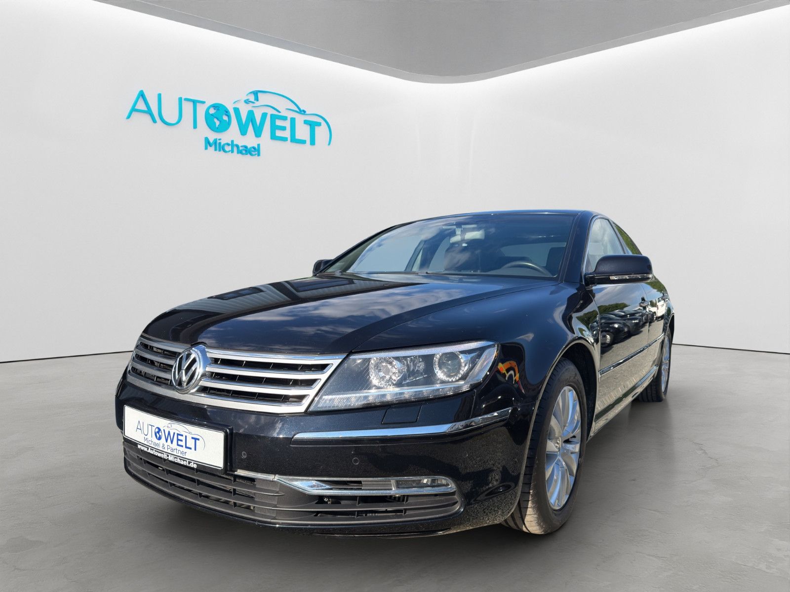 Volkswagen Phaeton - 1