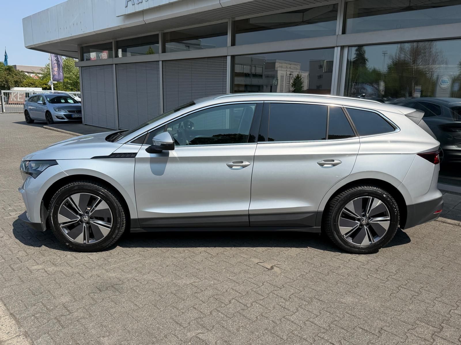 Fahrzeugabbildung SKODA Enyaq 85 4x4 Loft NAVI+LED+SHZ+KAMER+ACC+DAB+WP+