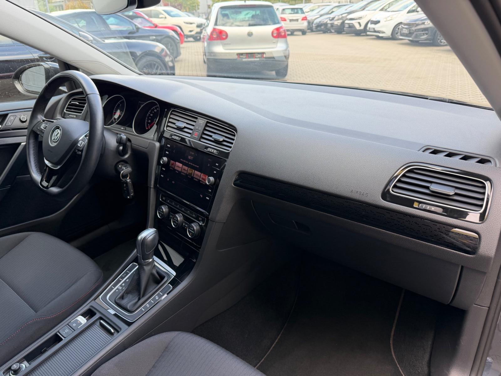 Volkswagen Golf VII Lim. Sound/ACC/AUTOMATIK/SHZ/NAVI/