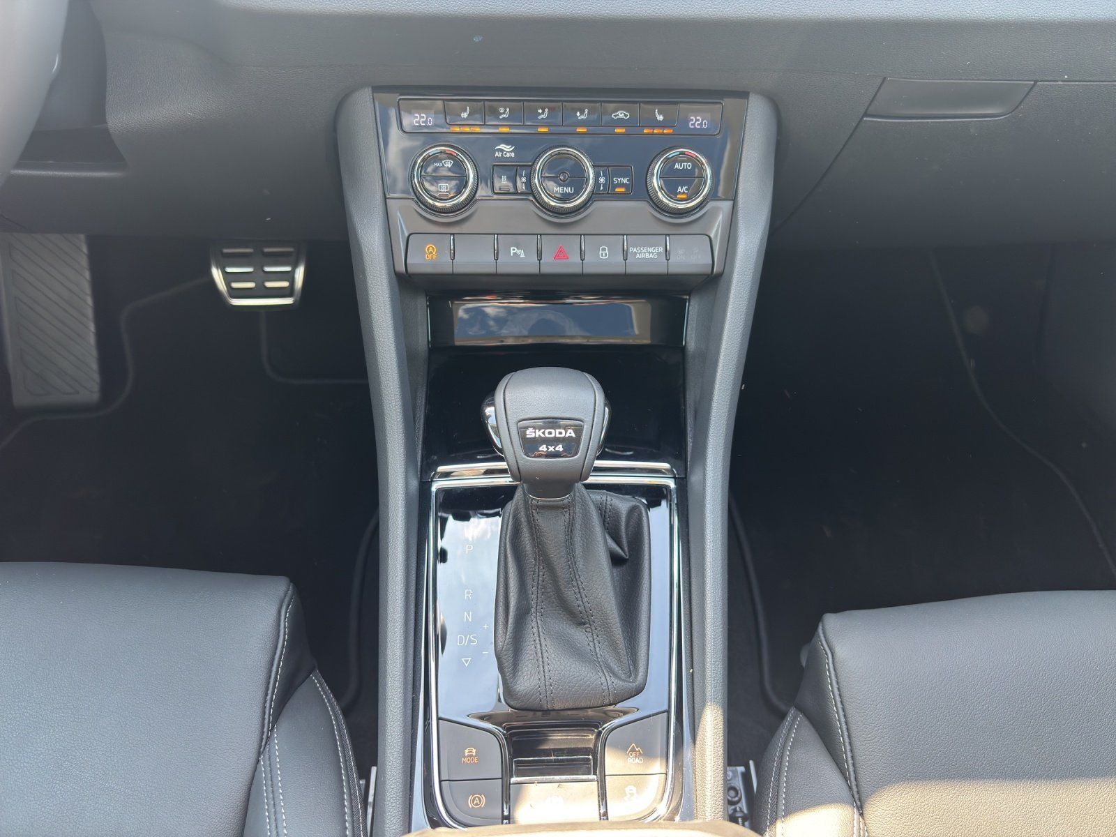 Fahrzeugabbildung SKODA Karoq Style 2,0 TDI 110 kW DSG 4x4