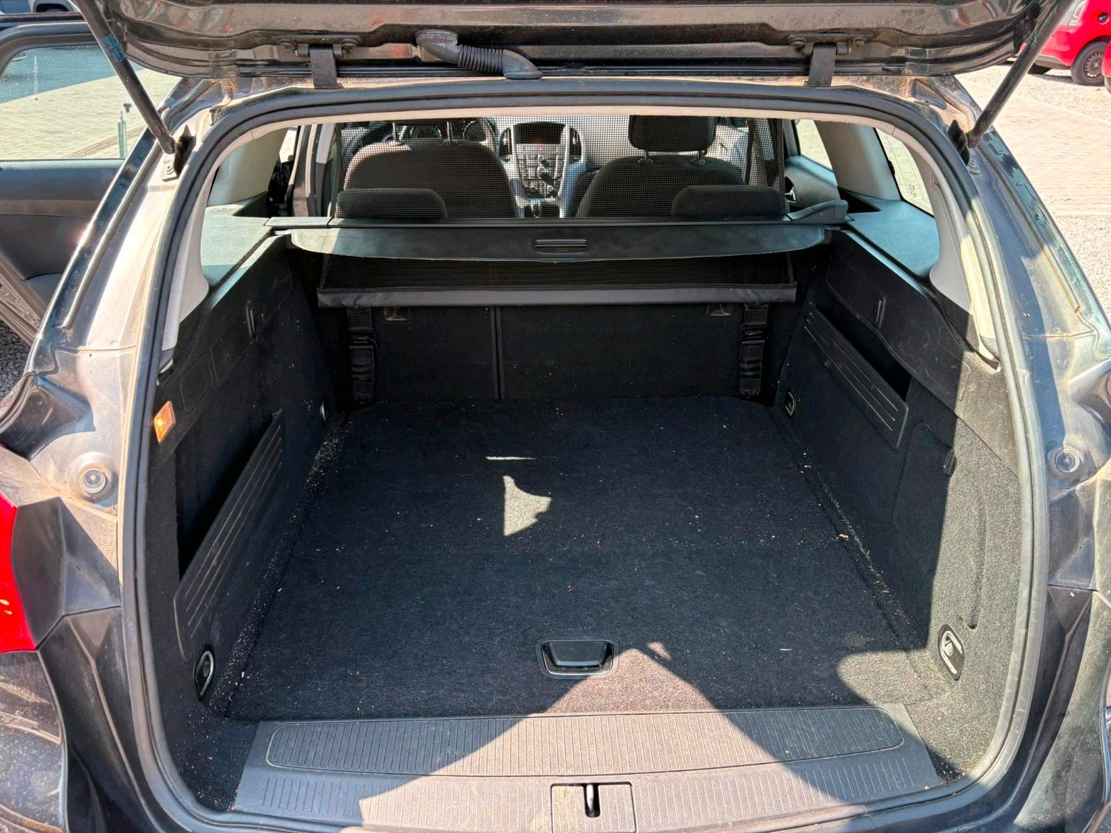 Opel Astra 2013 — photo 14
